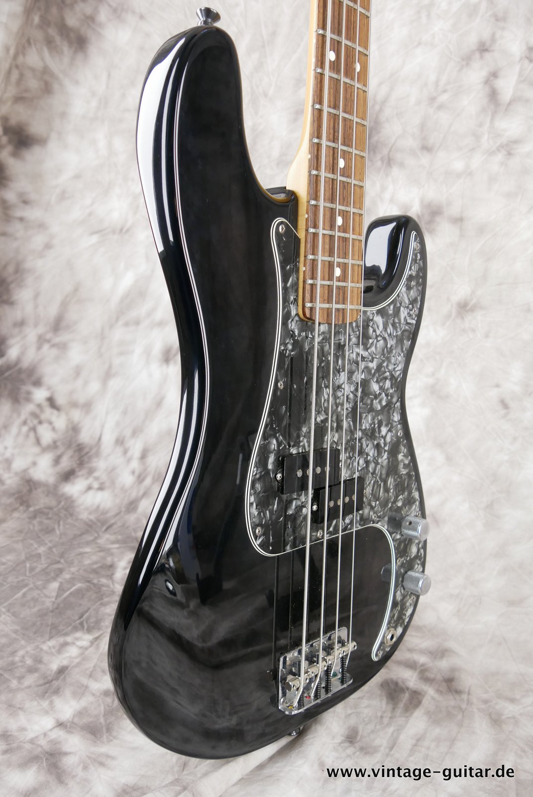 img/vintage/4660/Fender Precision-Bass-1994-limited-edition-black-006.JPG